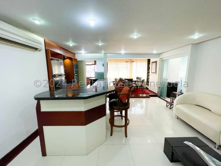 Apartamento (1 Nivel) en Alquiler en Los Palos Grandes, Distrito Metropolitano - 10