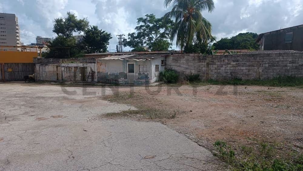 En venta, local para restaurant con Casa, terreno, oficinas y galpón - 31