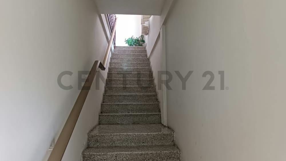 En venta, local para restaurant con Casa, terreno, oficinas y galpón - 32