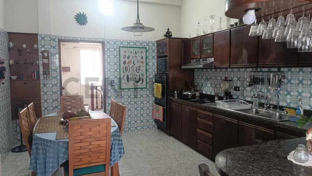 En venta, local para restaurant con Casa, terreno, oficinas y galpón - 40