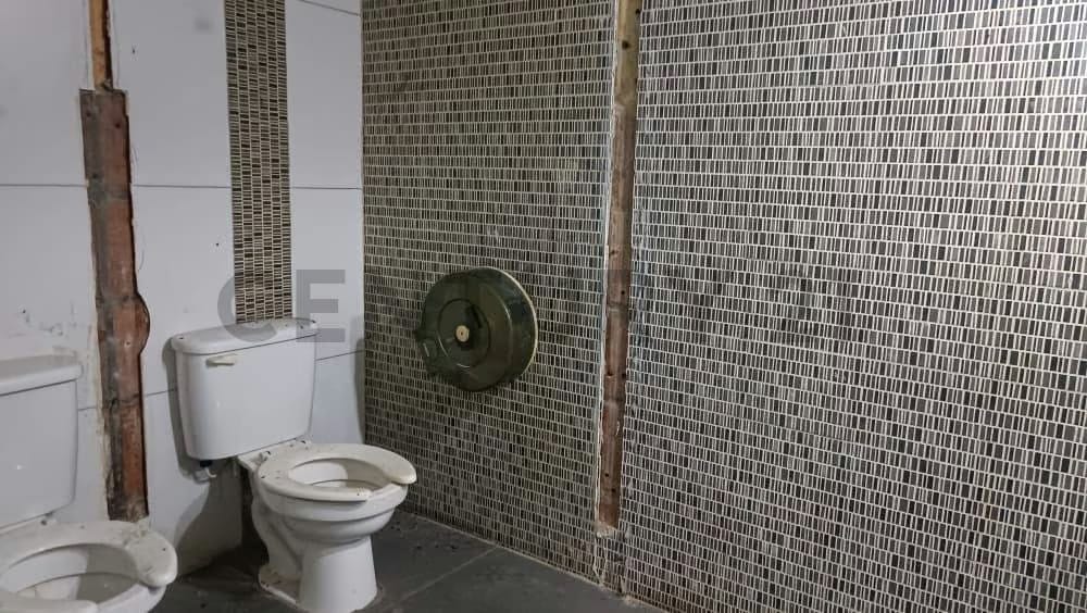 En venta, local para restaurant con Casa, terreno, oficinas y galpón - 8