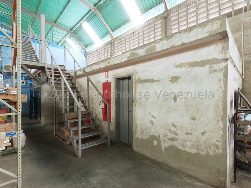 Comercial (Galpon - Deposito) en Venta en Zona Industrial 3, Lara - 13