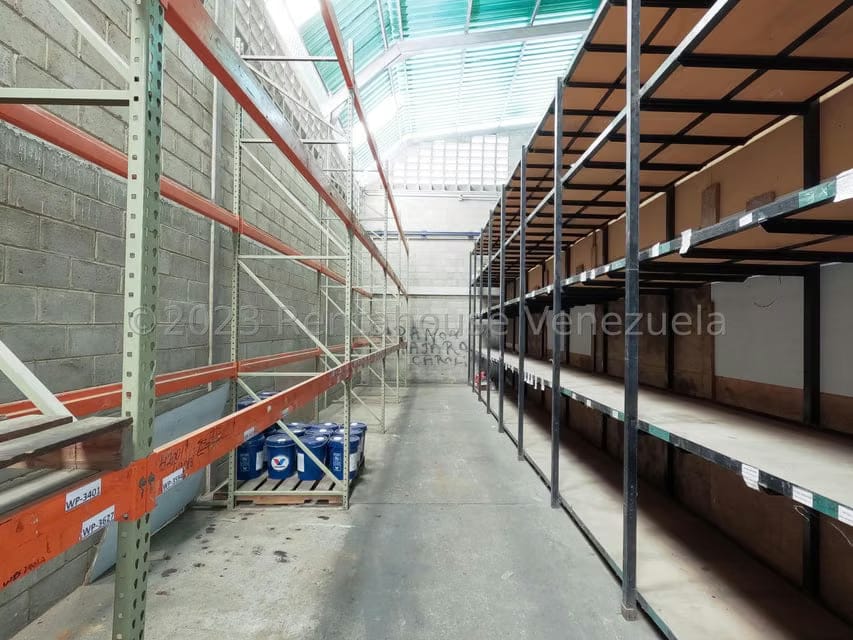 Comercial (Galpon - Deposito) en Venta en Zona Industrial 3, Lara - 18