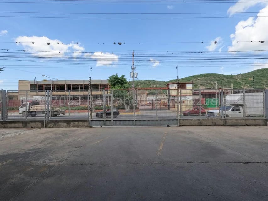 Comercial (Galpon - Deposito) en Venta en Zona Industrial 3, Lara - 27