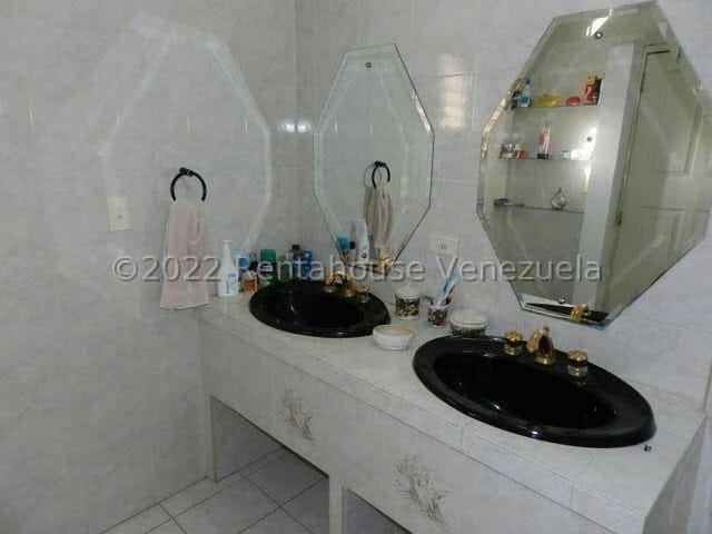 Casa (Multipes Niveles) en Venta en La Lagunita Country Club, Distrito Metropolitano - 23