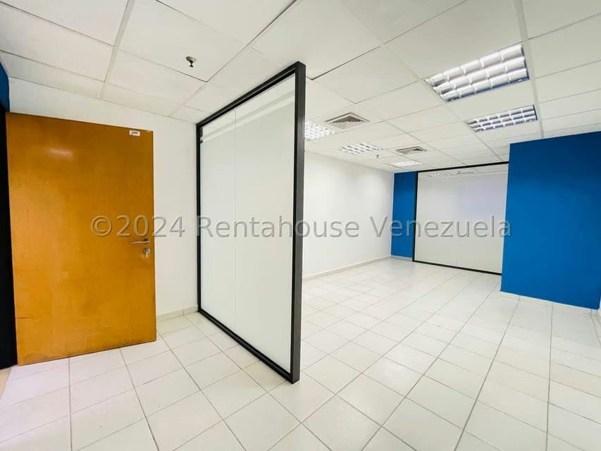 Comercial (Oficina) en Alquiler en Avenida Bolivar, Aragua - 3