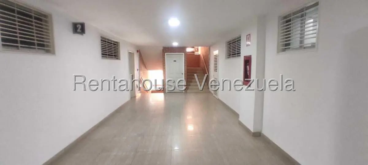 Apartamento (1 Nivel) en Alquiler en Buenaventura, Miranda - 2