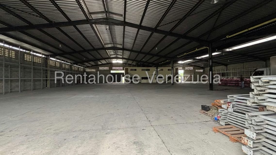 Comercial (Galpon - Deposito) en Alquiler en La Ensenada, Lara - 2