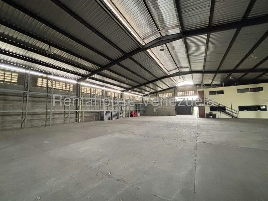 Comercial (Galpon - Deposito) en Alquiler en La Ensenada, Lara - 3