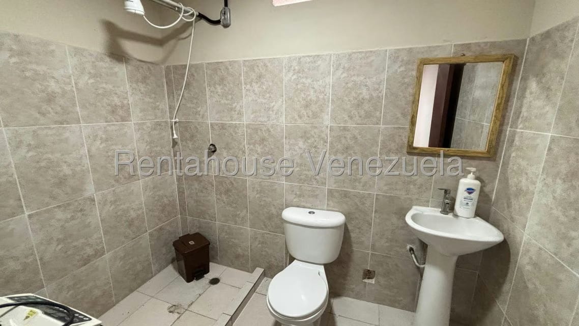 Comercial (Galpon - Deposito) en Alquiler en La Ensenada, Lara - 26