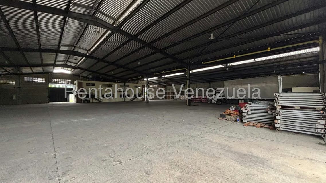 Comercial (Galpon - Deposito) en Alquiler en La Ensenada, Lara - 28