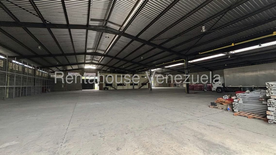 Comercial (Galpon - Deposito) en Alquiler en La Ensenada, Lara - 30