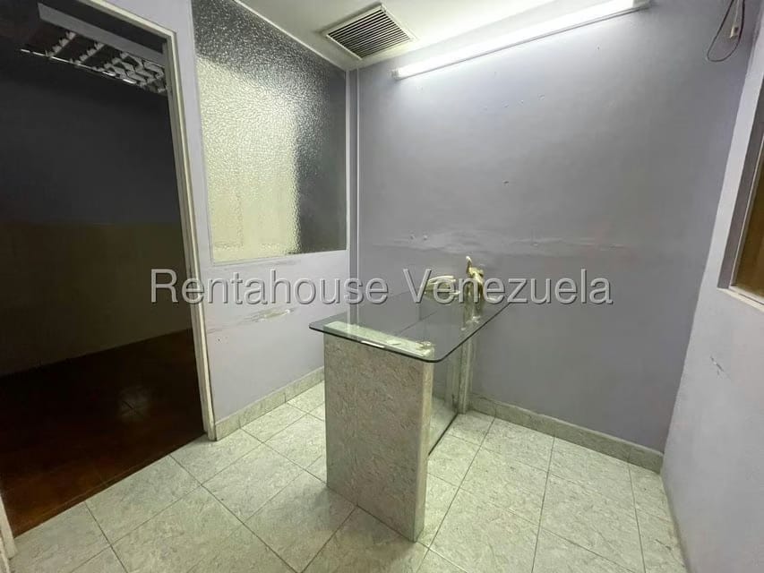 Comercial (Consultorio Medico) en Venta en Centro, Lara - 13