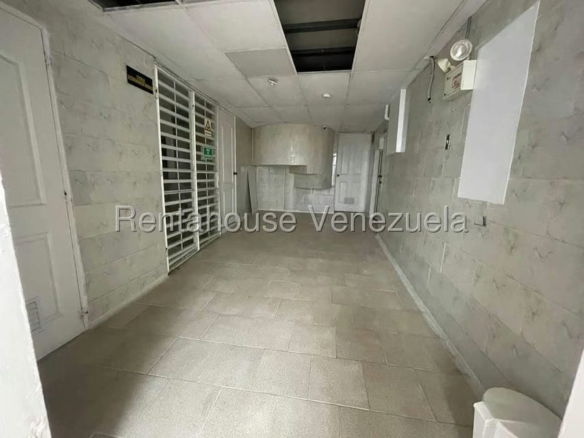 Comercial (Consultorio Medico) en Venta en Centro, Lara - 18