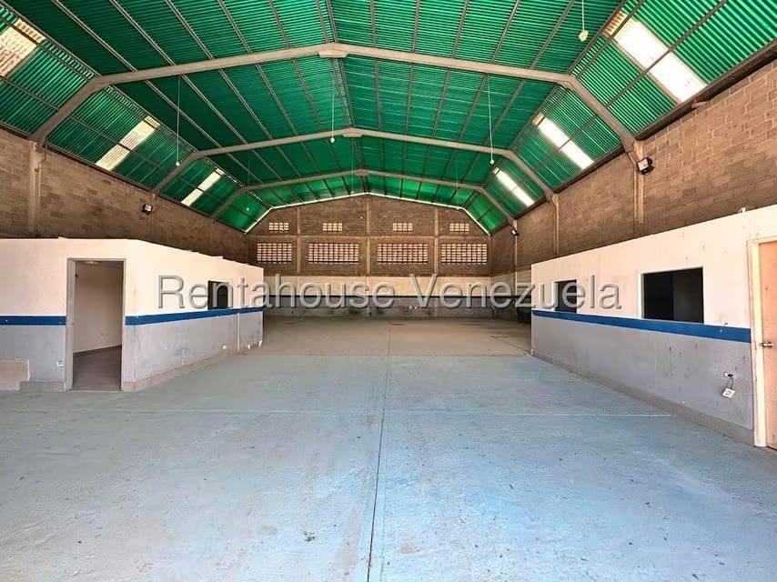 Comercial (Galpon - Deposito) en Alquiler en Zona Industrial 2, Lara - 2