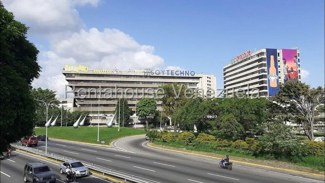 Comercial (Oficina) en Alquiler en Chuao, Distrito Metropolitano