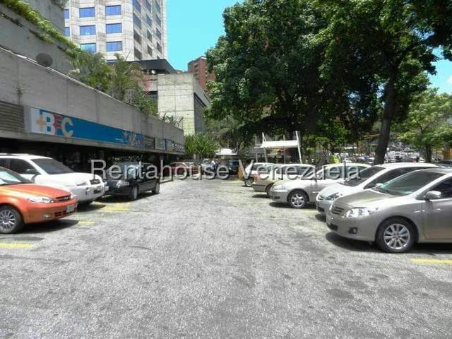 Comercial (Local Comercial) en Alquiler en Prados del Este, Distrito Metropolitano - 17