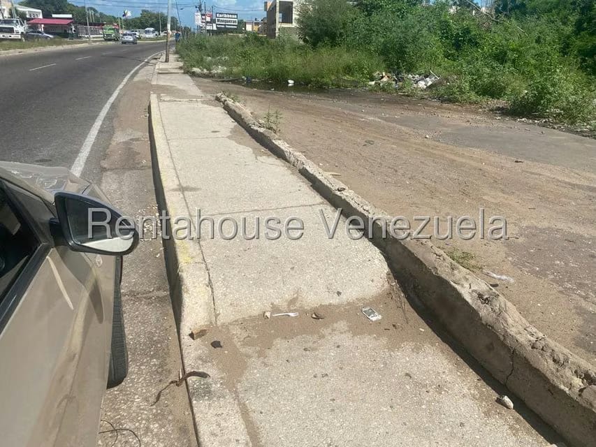 Terreno (Comercial) en Venta en Circunvalacion Dos, Zulia - 5