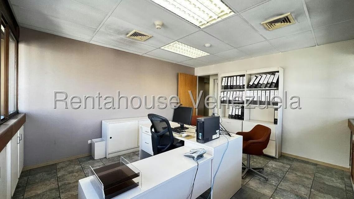Comercial (Oficina) en Alquiler en Los Palos Grandes, Distrito Metropolitano - 11