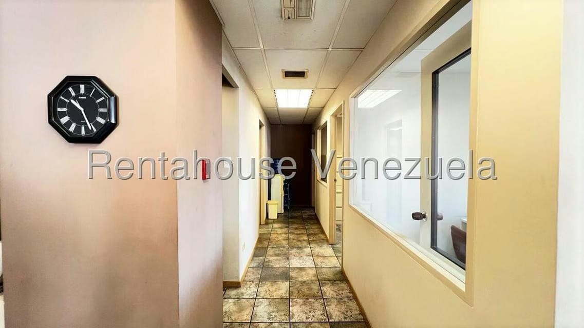 Comercial (Oficina) en Alquiler en Los Palos Grandes, Distrito Metropolitano - 12