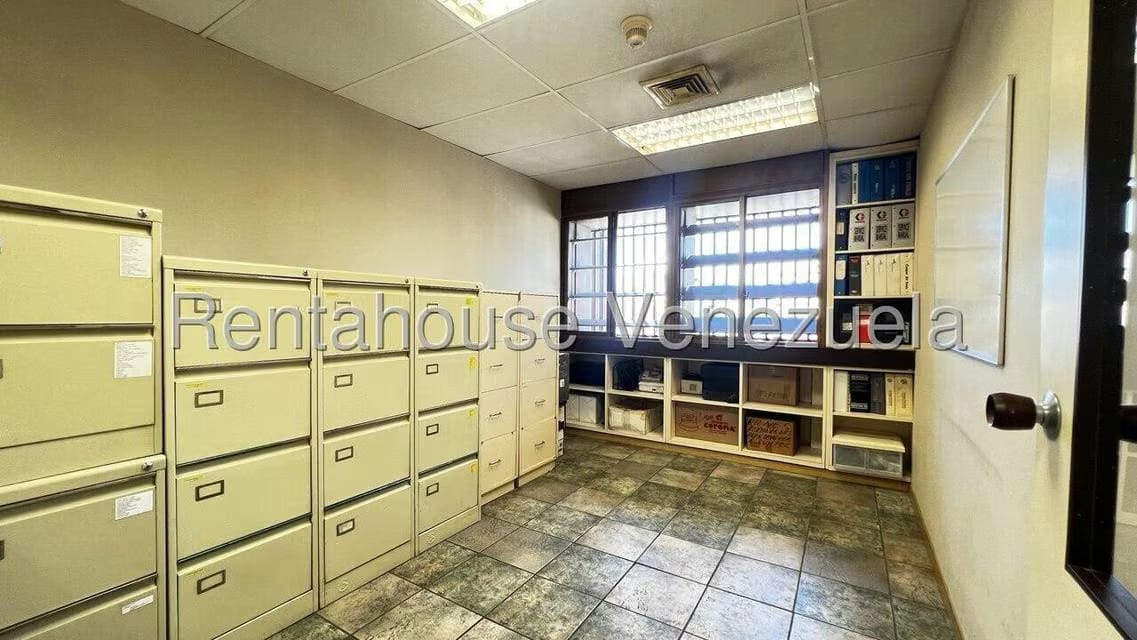 Comercial (Oficina) en Alquiler en Los Palos Grandes, Distrito Metropolitano - 14