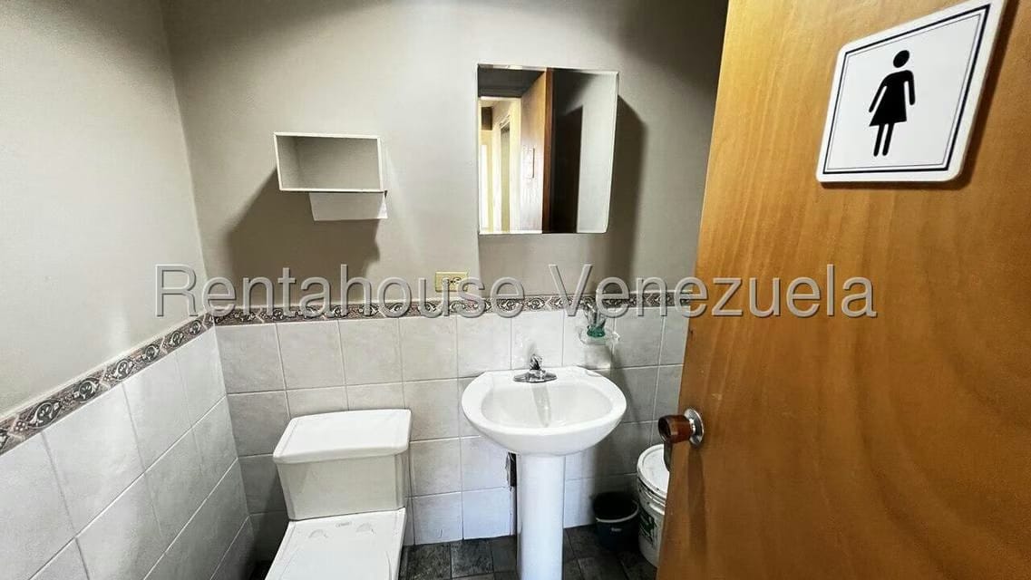 Comercial (Oficina) en Alquiler en Los Palos Grandes, Distrito Metropolitano - 15