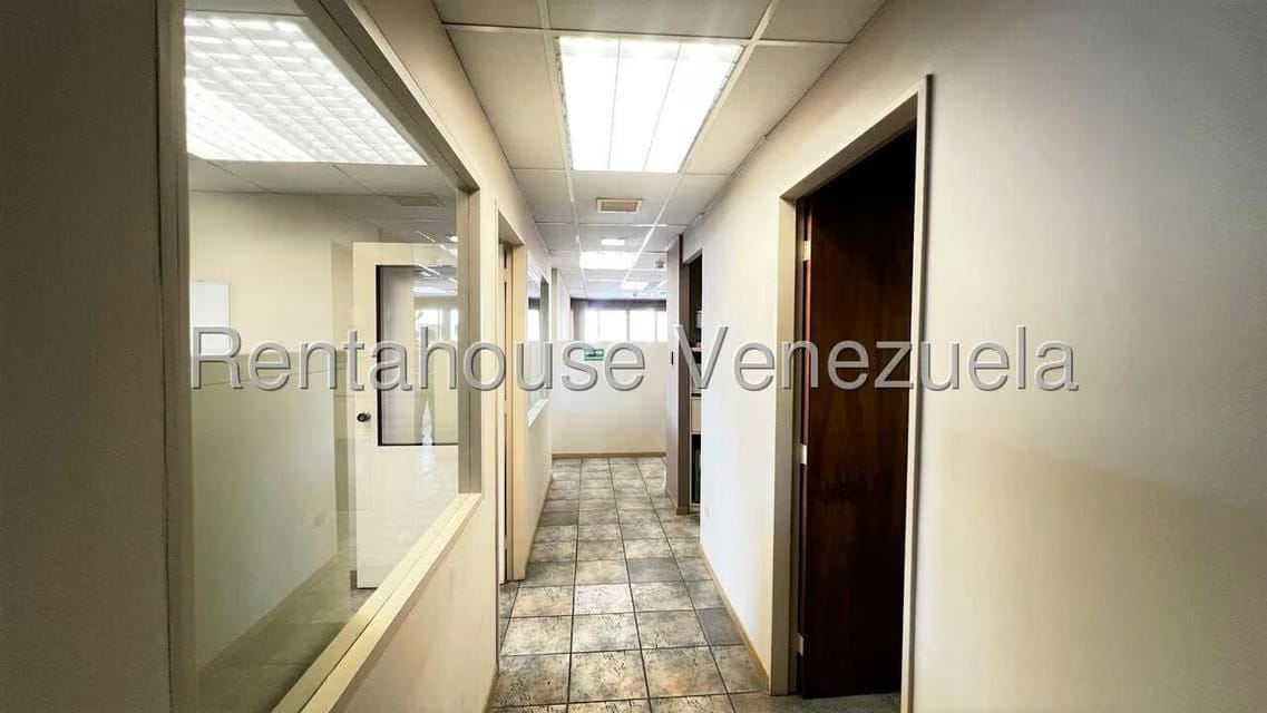 Comercial (Oficina) en Alquiler en Los Palos Grandes, Distrito Metropolitano - 17