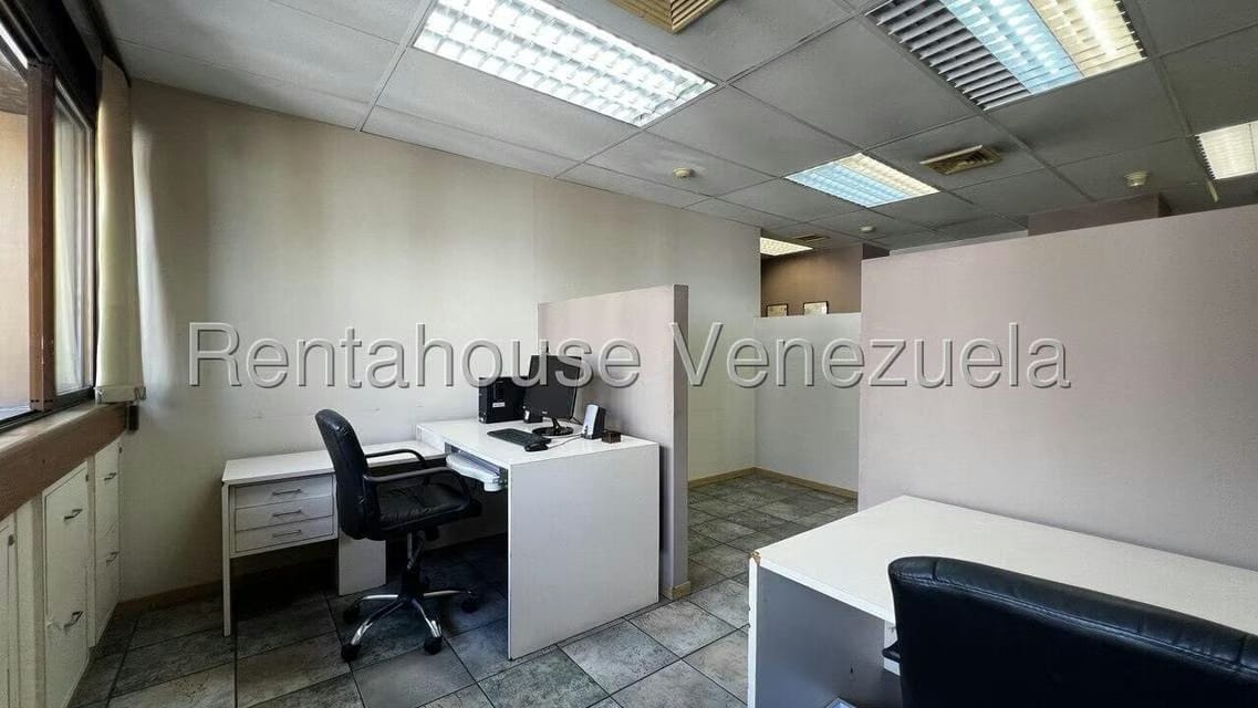 Comercial (Oficina) en Alquiler en Los Palos Grandes, Distrito Metropolitano - 23