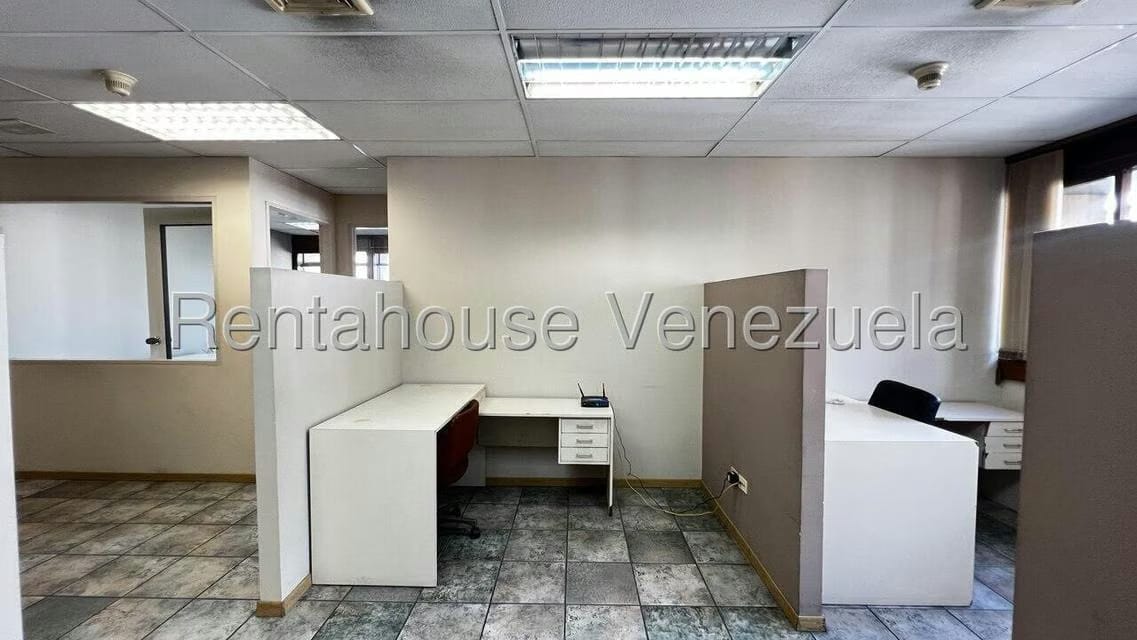 Comercial (Oficina) en Alquiler en Los Palos Grandes, Distrito Metropolitano - 24