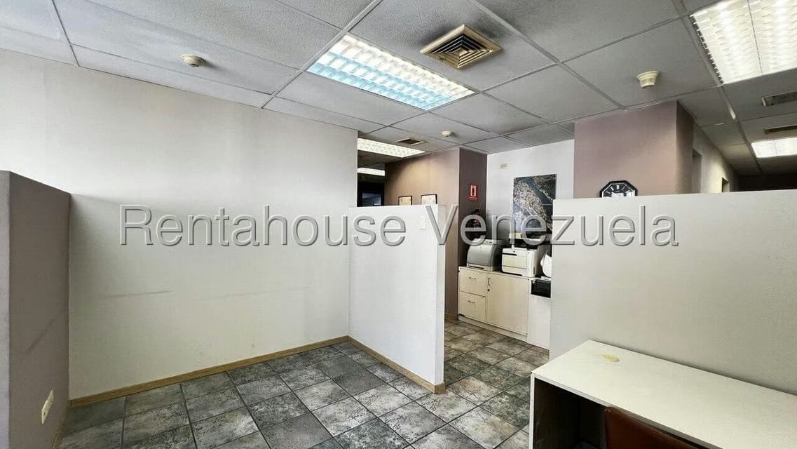 Comercial (Oficina) en Alquiler en Los Palos Grandes, Distrito Metropolitano - 25