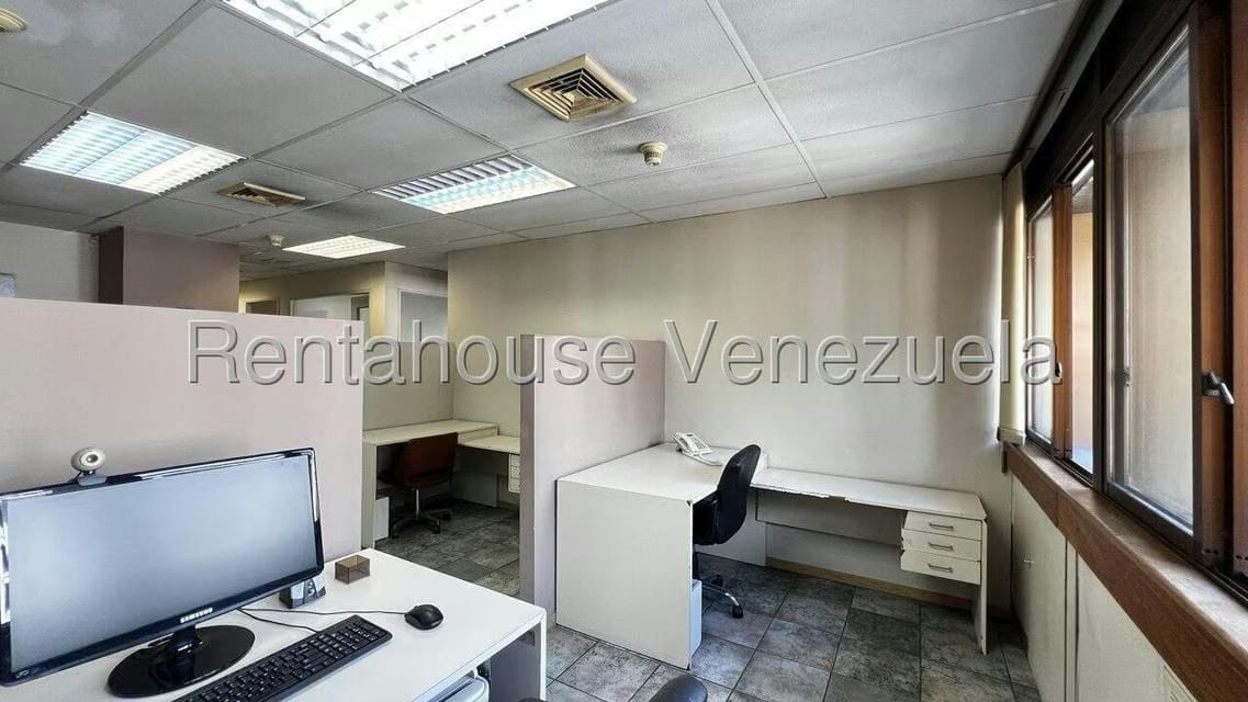 Comercial (Oficina) en Alquiler en Los Palos Grandes, Distrito Metropolitano - 26