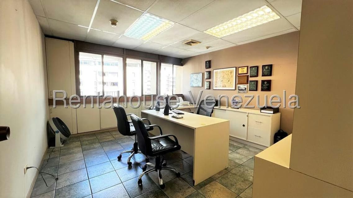 Comercial (Oficina) en Alquiler en Los Palos Grandes, Distrito Metropolitano - 4