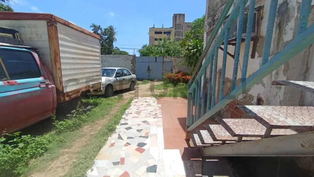 Terreno con bienhechuría - 5