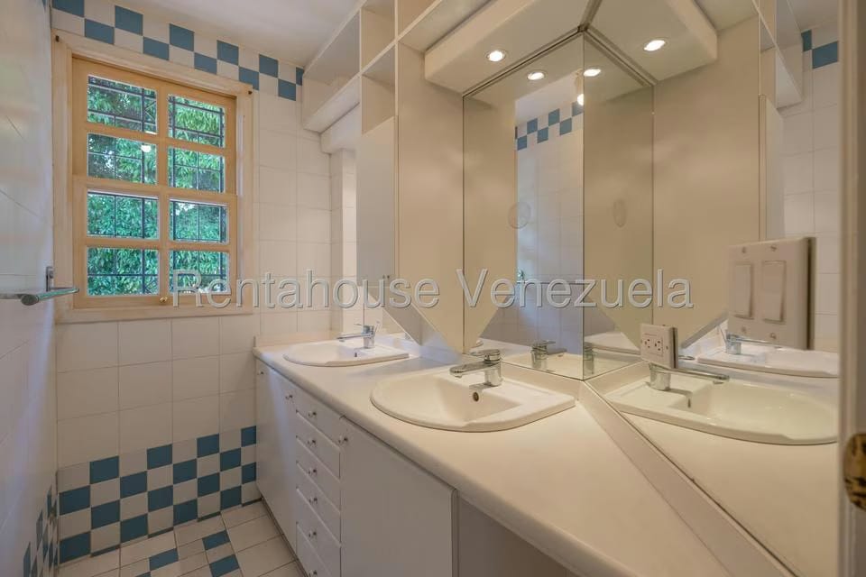 Casa (Contemporaneo) en Alquiler en Los Chorros, Distrito Metropolitano - 26