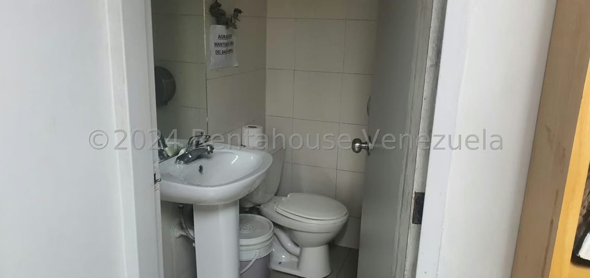 Comercial (Local Comercial) en Venta en Parroquia Catedral, Distrito Metropolitano - 12