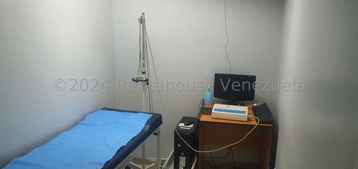 Comercial (Local Comercial) en Venta en Parroquia Catedral, Distrito Metropolitano - 24