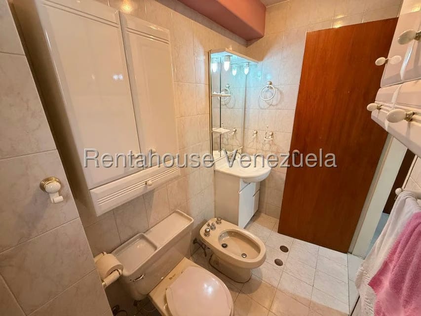 Apartamento (1 Nivel) en Alquiler en El Paraiso, Distrito Metropolitano - 16
