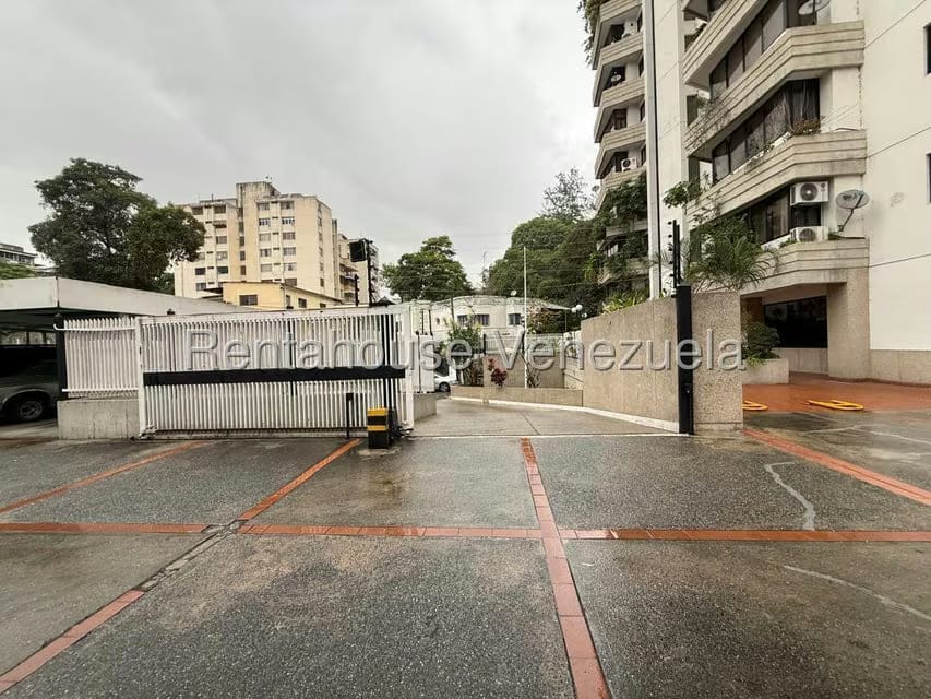 Apartamento (1 Nivel) en Alquiler en El Paraiso, Distrito Metropolitano - 28