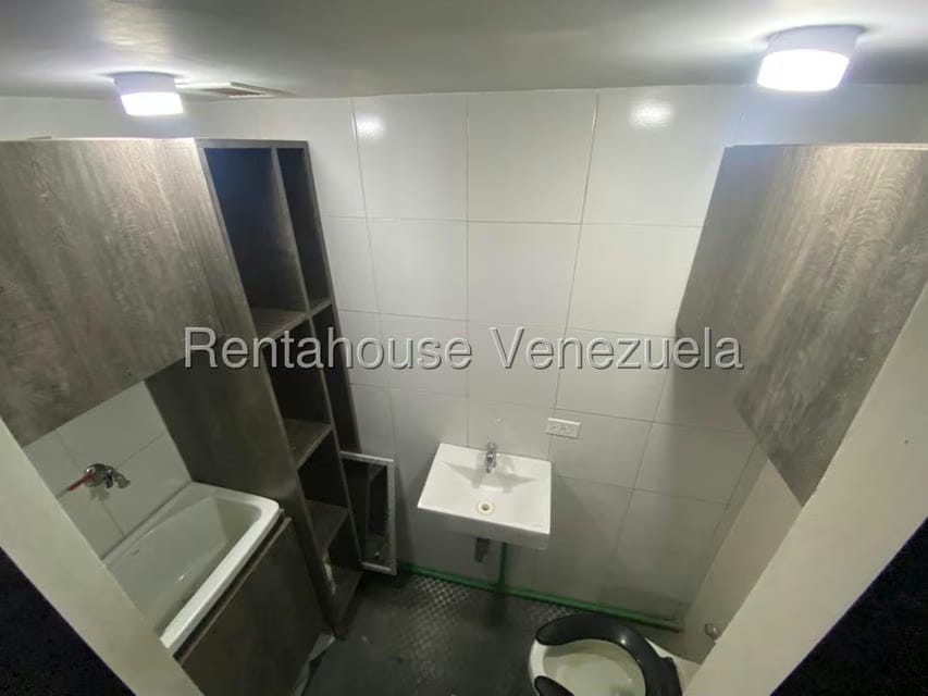 Comercial (Local Comercial) en Alquiler en La Castellana, Distrito Metropolitano - 11