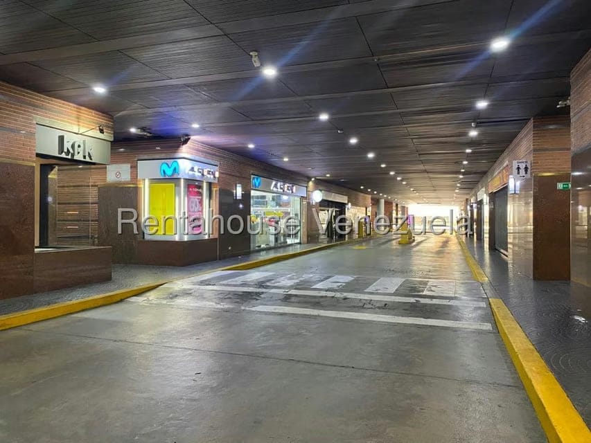 Comercial (Local Comercial) en Alquiler en La Castellana, Distrito Metropolitano - 3