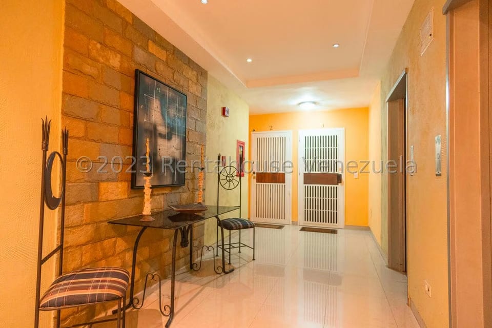 Apartamento (1 Nivel) en Venta en El Cigarral, Distrito Metropolitano - 2