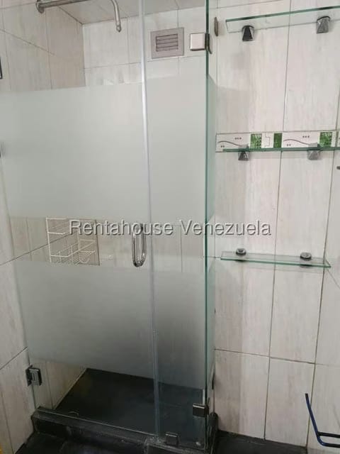Apartamento (1 Nivel) en Alquiler en Los Salias, Miranda - 32