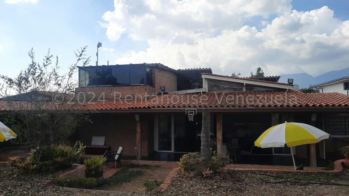 Casa (Multipes Niveles) en Venta en Cumbres de Curumo, Distrito Metropolitano