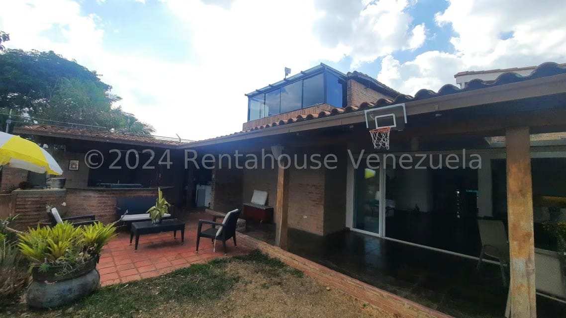 Casa (Multipes Niveles) en Venta en Cumbres de Curumo, Distrito Metropolitano - 2