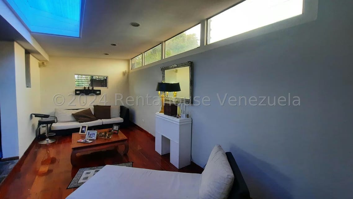 Casa (Multipes Niveles) en Venta en Cumbres de Curumo, Distrito Metropolitano - 11
