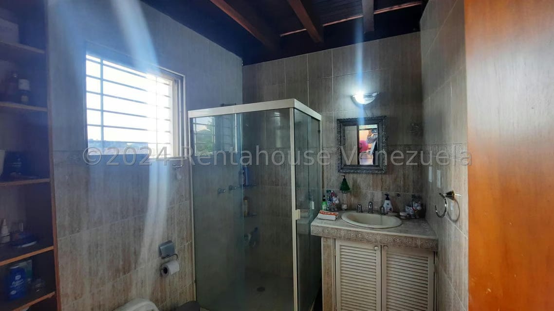 Casa (Multipes Niveles) en Venta en Cumbres de Curumo, Distrito Metropolitano - 12