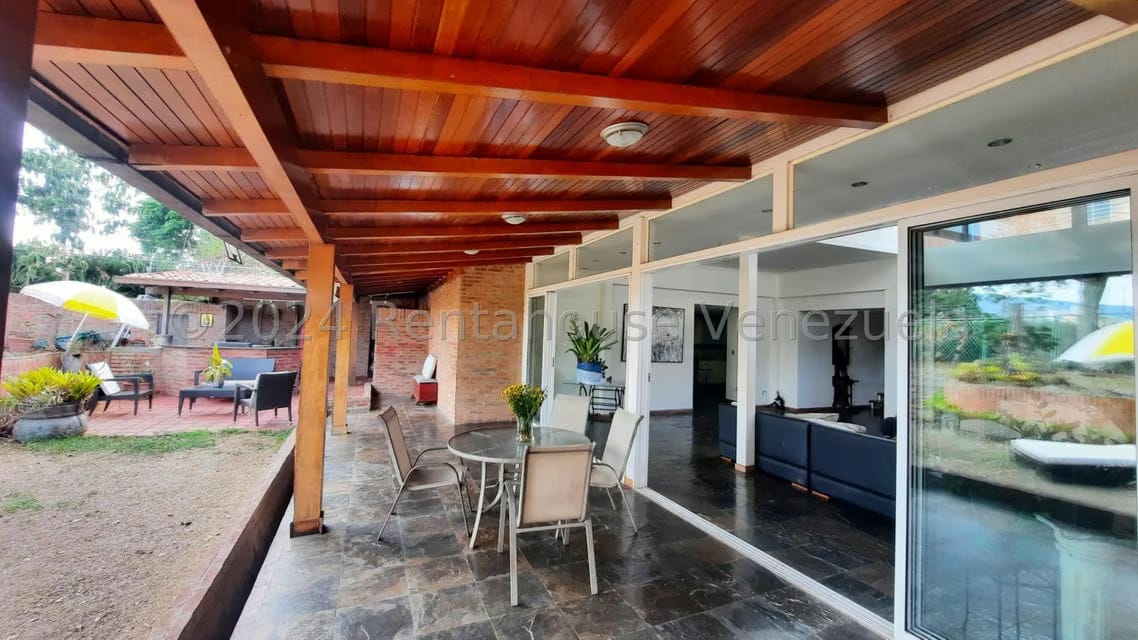 Casa (Multipes Niveles) en Venta en Cumbres de Curumo, Distrito Metropolitano - 3