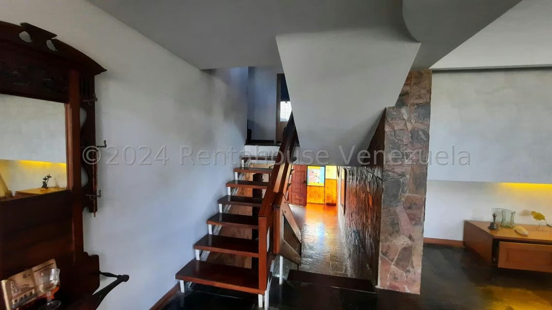 Casa (Multipes Niveles) en Venta en Cumbres de Curumo, Distrito Metropolitano - 7