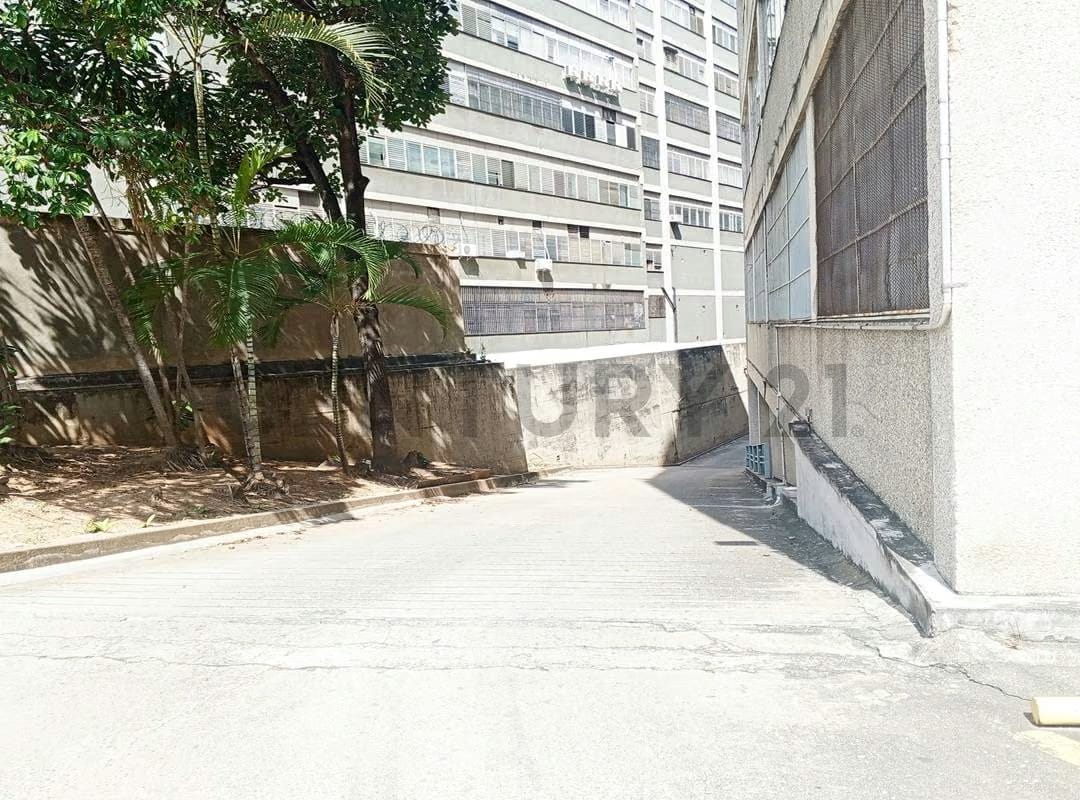 OFICINA EN ALQUILER - MÁXIMA VISIBILIDAD Y PODER CORPORATIVO EN LOS RUICES - 22