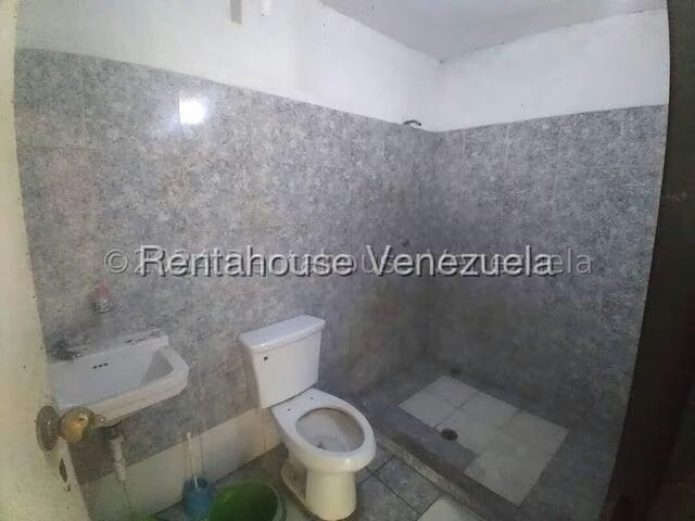 Comercial (Estacionamiento) en Alquiler en Centro, Lara - 20